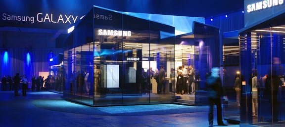 Holtmannplus_projects_experience_worlds_samsung-pin_booth-inside2.jpg  